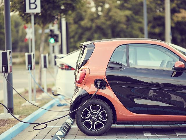 電気自動車の維持費はどのくらい ガソリン車 Hv車と比較しよう 廃車ひきとり110番スタッフコラム